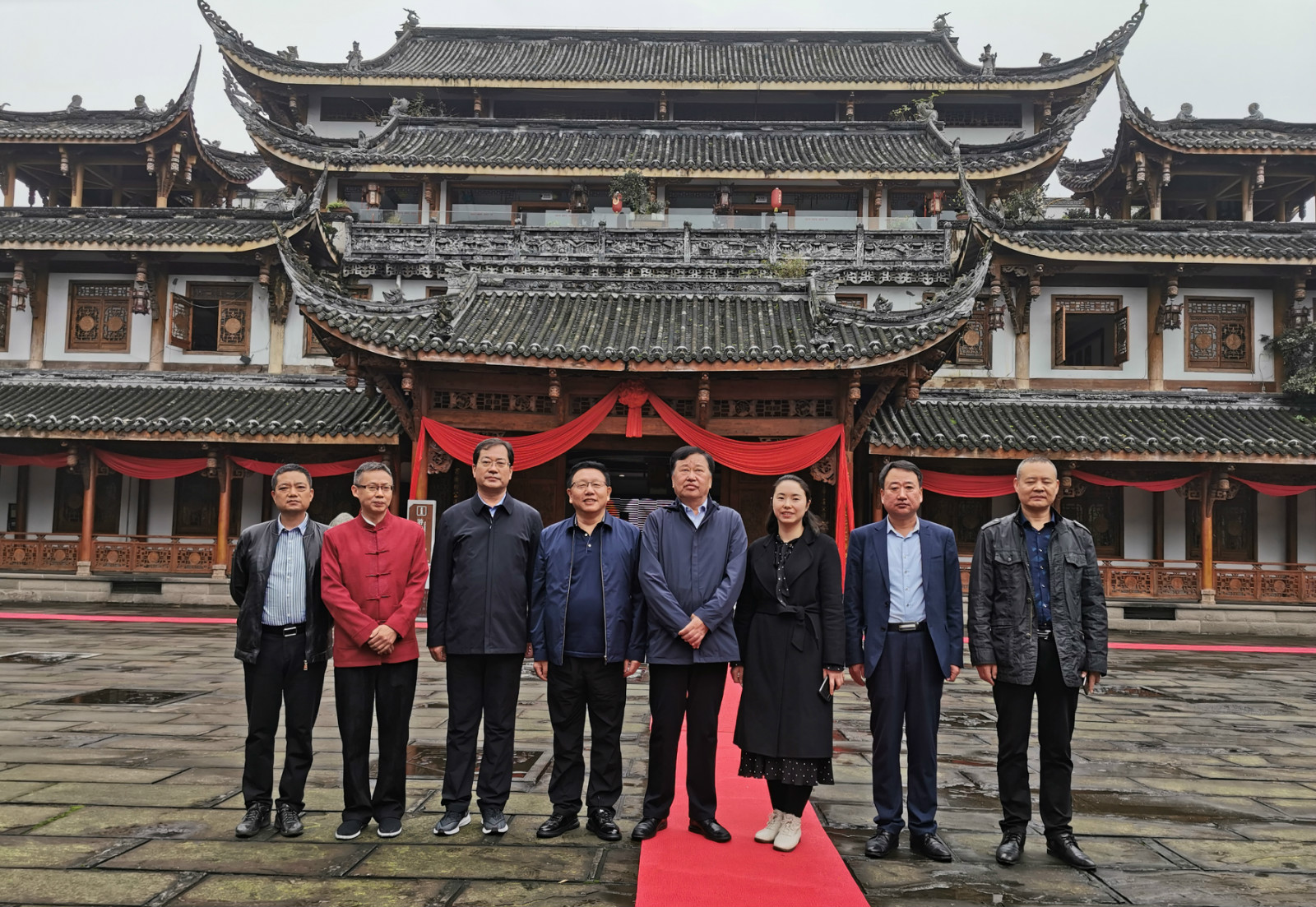 内蒙古骆驼酒业集团股份有限公司党委书记刘源（右四）一行莅临沈子国酒庄，中国沈酒集团总经理沈连（右三）热情接待_meitu_7.jpg